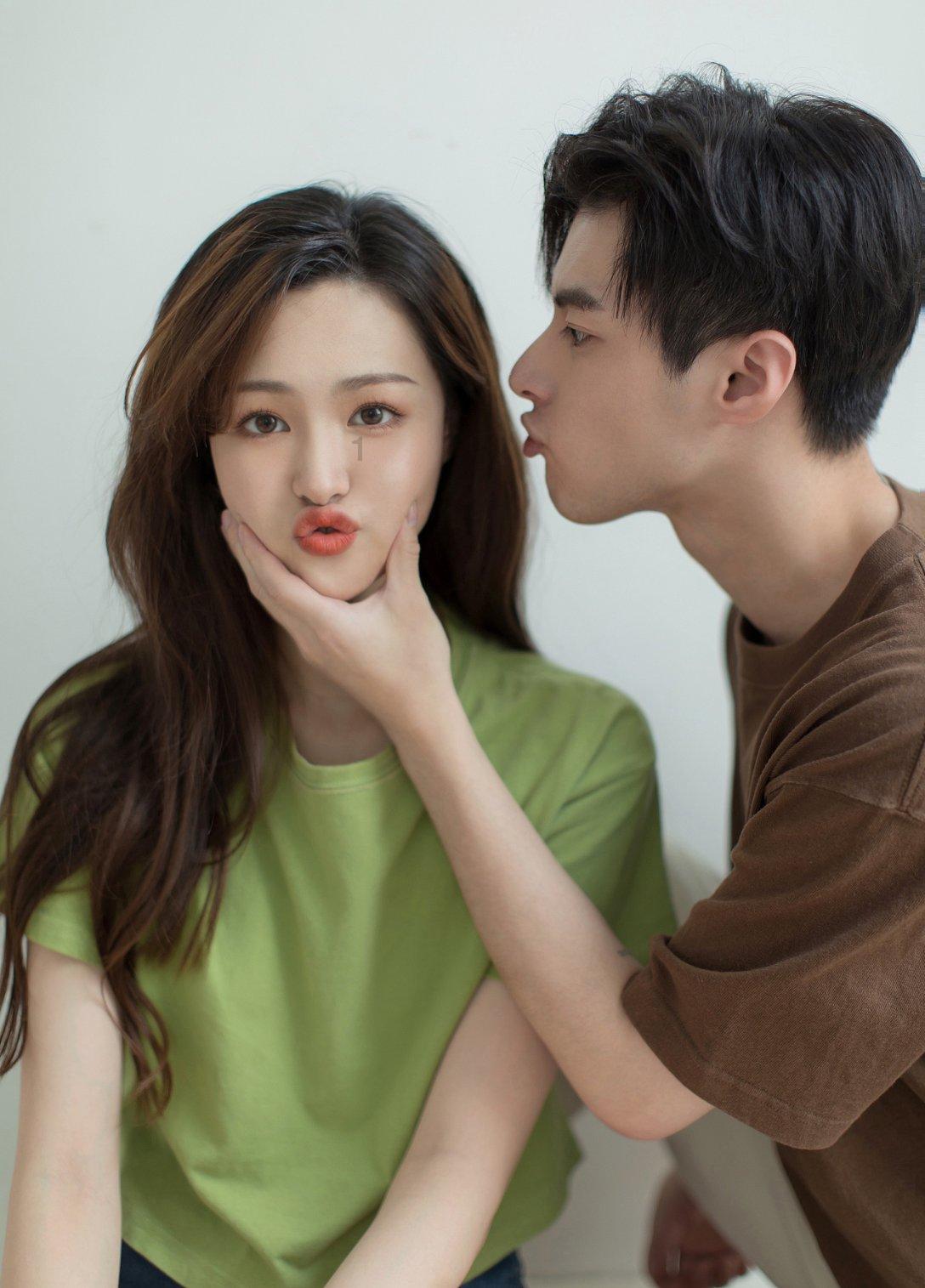 刀郎前妻杨娜:抛夫弃女40天后,刀郎爆火后再现,她后悔惨了?